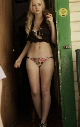 Dove Cameron Sexy on chickinfo.com