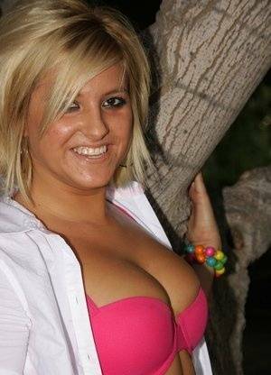 Blonde amateur Jenny works her firm ass and twat clear of jean shorts outdoors on chickinfo.com