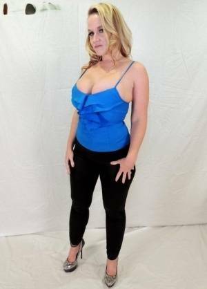 Middle-aged blonde Dee Siren displays her ample cleavage in tight pants on chickinfo.com