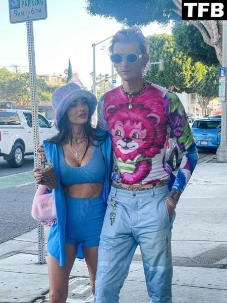 Megan Fox & Machine Gun Kelly Cozy Up Together in Brentwood on chickinfo.com