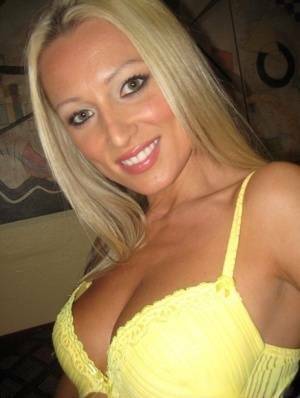 MILF babe with a big breast Diana Doll takes amateur shots of herself on chickinfo.com