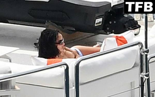 Zoe Kravitz Goes Topless While Enjoying a Summer Holiday on a Luxury Yacht in Positano on chickinfo.com