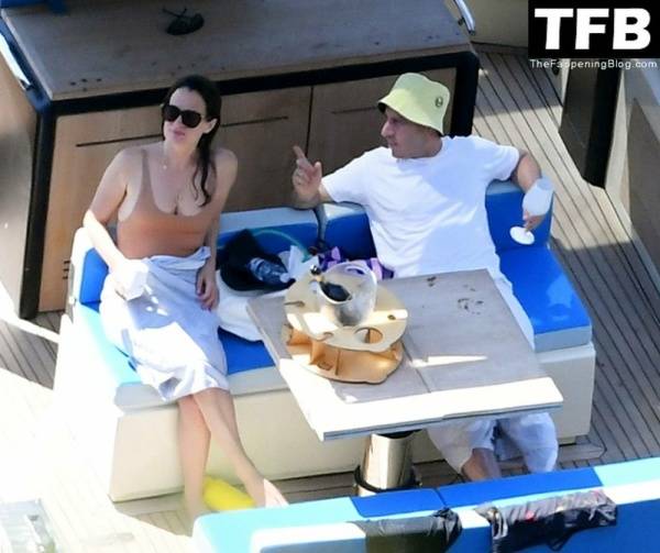 Elizabeth Reaser Has a Great Time with Bruce Gilbert While on Holiday in Positano on chickinfo.com