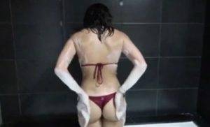 Christina Khalil new bath time video on chickinfo.com