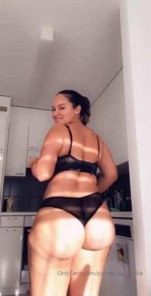 More Swiss/Brazilian Thickness for Yall - Brazil - Switzerland on chickinfo.com