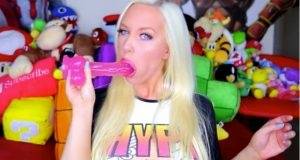 FULL VIDEO: Tara Babcock Blowjob Dildo Fan Service Friday! on chickinfo.com