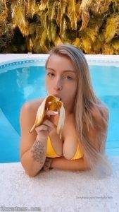 TheRealBrittFit Onlyfans Nude Teen Love Bananas on chickinfo.com