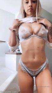 TheRealBrittFit Onlyfans Nude Sweet Teenie Bitch on chickinfo.com