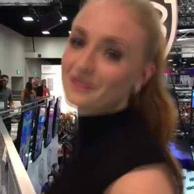 Would love to put Sophie Turner's ponytail to good use on chickinfo.com