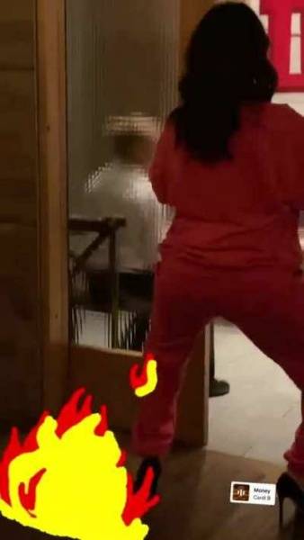 Selena Gomez twerking her fat ass on her birthday. Give her a birthday load on chickinfo.com