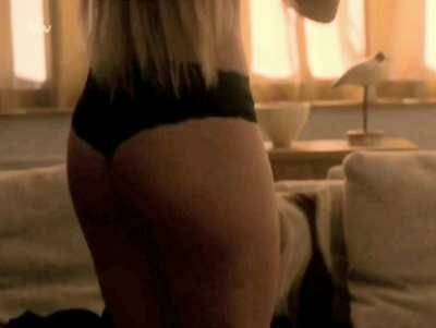 Florence Pugh's gorgeous ass. on chickinfo.com