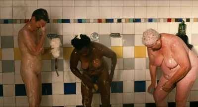 Sarah Silverman shower on chickinfo.com