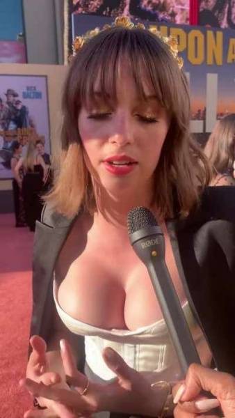 Maya Hawke's tits ready to pop out on chickinfo.com