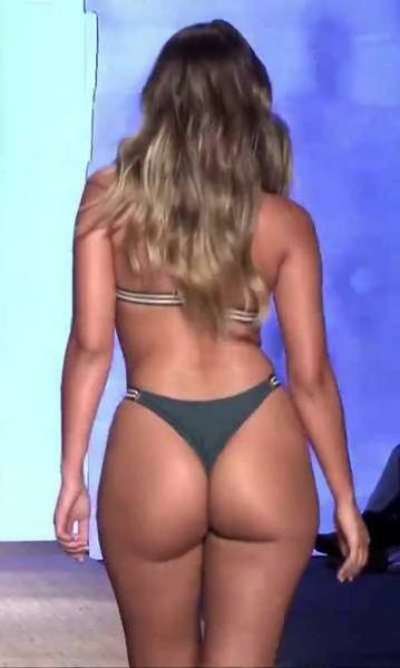 Sofia Jamora's god-tier Ass on chickinfo.com