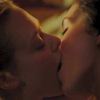 Amanda Seyfried and Megan Fox hot kissing scene on chickinfo.com