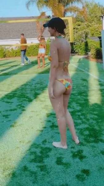 Victoria Justice perfect Ass in Bikini on chickinfo.com