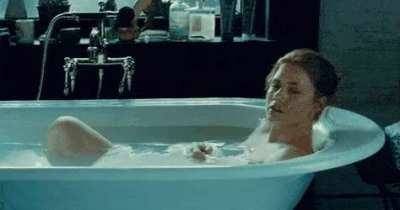 Walking in on friend?s mom in the tub. Seems like she REALLY wants you to stay? [Amy Adams] on chickinfo.com