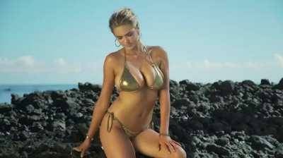 Kate Upton In a gold bikini. Prime jerk material on chickinfo.com