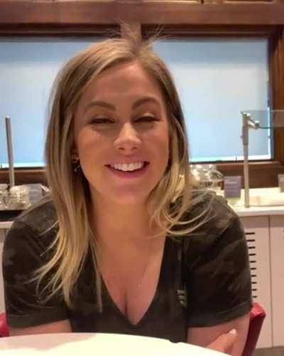 Shawn Johnson Is a gold medal cutie! on chickinfo.com