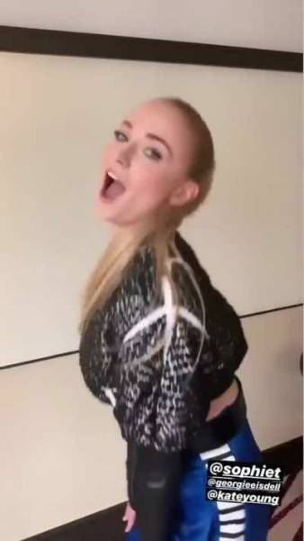 Sophie Turner is such a tease on chickinfo.com