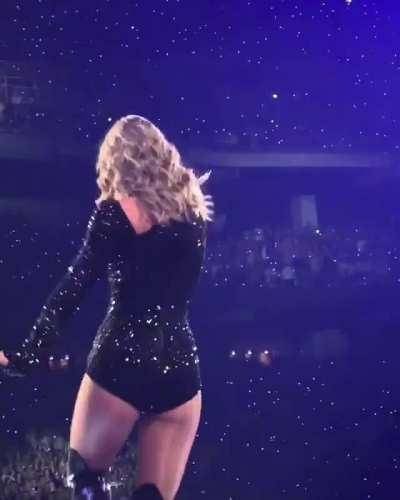 Taylor Swift got thicc and it really works on chickinfo.com