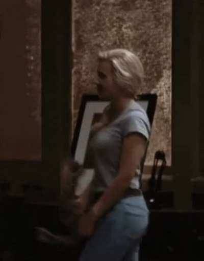 Scarlett Johansson's ass is so tight on jeans on chickinfo.com
