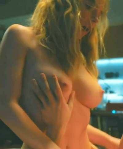 Imagine getting paid to grab Sydney Sweeney's tits. on chickinfo.com