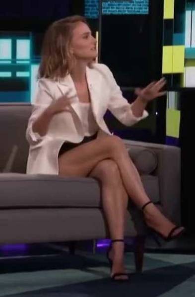 Natalie Portman and her incredible legs on chickinfo.com