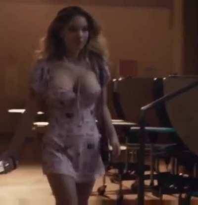 Sydney Sweeney's tits bouncing as she walks. Those things are fucking huge on chickinfo.com