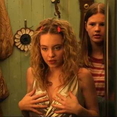 Want to grope Sydney Sweeney's huge tits and make her ride on top of me on chickinfo.com