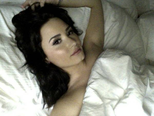 Demi Lovato Sexy on chickinfo.com