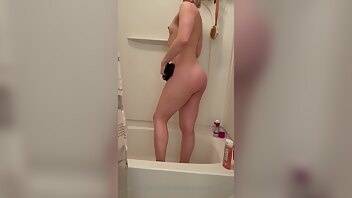 Cheerleaderkait who wants to help me in the shower onlyfans leaked video on chickinfo.com
