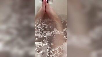 Krystallayke feet in the bath xxx video on chickinfo.com