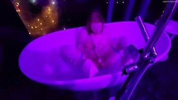 Squeezypeach orgasm in the hotel bathtub xxx video on chickinfo.com