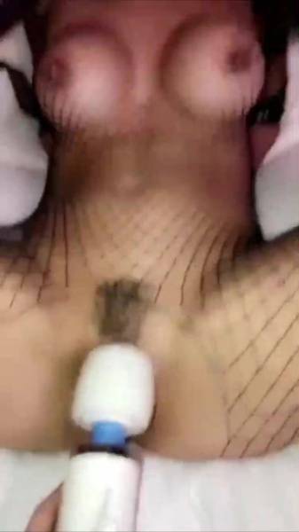 Gwen Singer & Iziba Luci snapchat premium xxx porn videos on chickinfo.com
