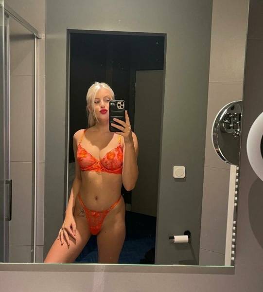 Blondyqueen69 (Chloe Verhagen, blondyqueen) Nude OnlyFans Leaks (11 Photos) on chickinfo.com