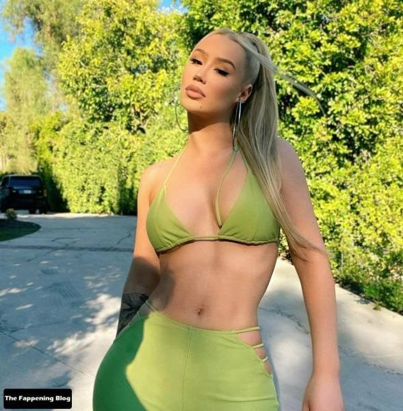 Iggy Azalea Sexy & Topless on chickinfo.com