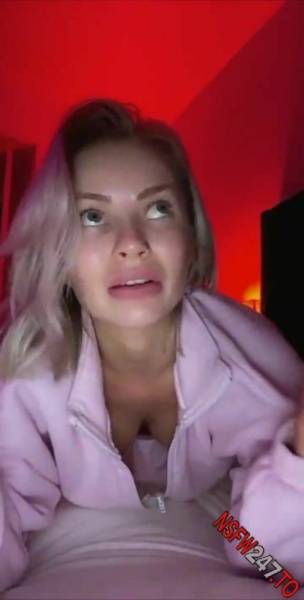 Layna Boo tease at night snapchat premium porn videos on chickinfo.com