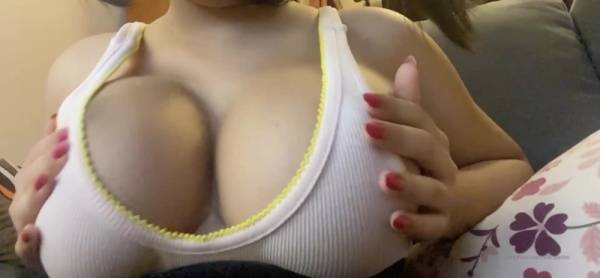Lilithpetite playing with my boobs xxx onlyfans porn video on chickinfo.com