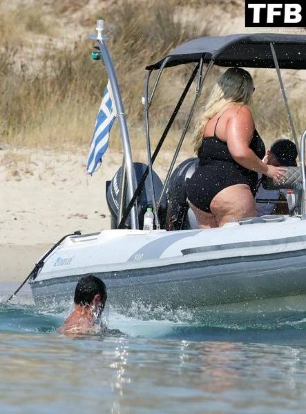 Gemma Collins Flashes Her Nude Boobs on the Greek Island of Mykonos - Greece on chickinfo.com