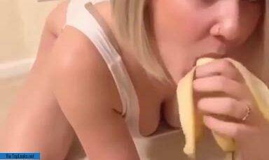 Tayler Hills Sucking Banana with Cream and Masturbating Pussy to Orgasm on chickinfo.com