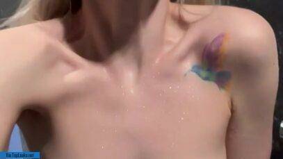 I feel so dirty for doing this in the gym shower 🙈💕 [gif] on chickinfo.com