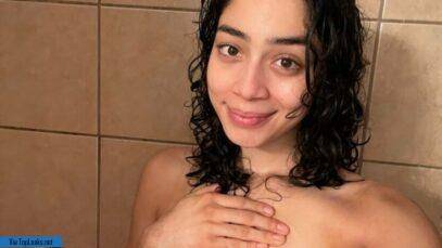 Alluringliyah Youtube Nude Influencer Onlyfans Leaked on chickinfo.com