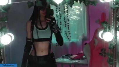 Goth girl 18 in suit without panties posing for a selfie on TikTok on chickinfo.com