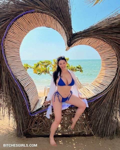 Angela White onlyfans nudes on chickinfo.com