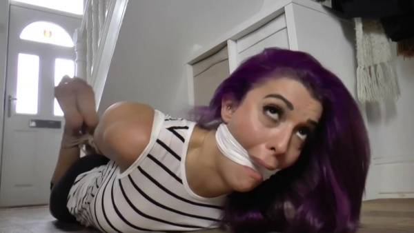 Roxxi cleave gagged and hogtied - Britain on chickinfo.com