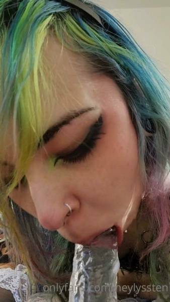 HeyLyssten Deepthroat Dildo Blowjob OnlyFans photo Leaked on chickinfo.com