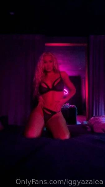 Iggy Azalea Sexy Lingerie Tease Onlyfans Video Leaked on chickinfo.com