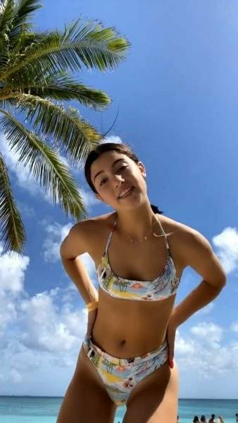 Charli D 19Amelio Sexy Beach Bikini Dance Video Leaked - Usa on chickinfo.com
