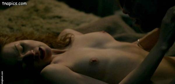 Sophie Skelton Nude on chickinfo.com